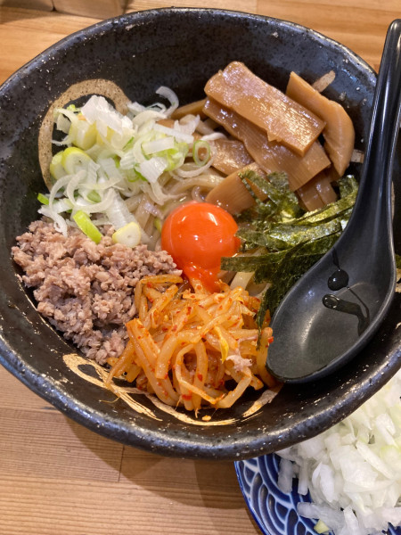 「辛まぜそば¥950、玉葱¥50」@麺屋 蝉 関大前店の写真