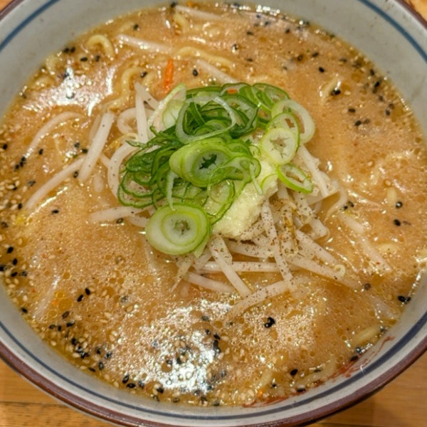 「みそらーめん 800円＋ぎょうざ400円＋半ライス150円」@らーめん すすきのの写真