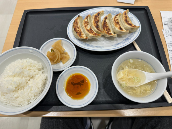 「焼餃子とライス（並盛）550円」@ぎょうざの満洲 イーサイト高崎店の写真