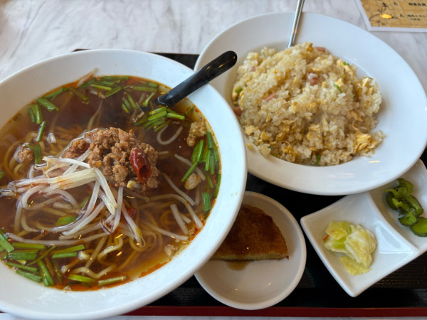 「台湾ラーメンセット(炒飯)1050円」@味香園 所沢店の写真