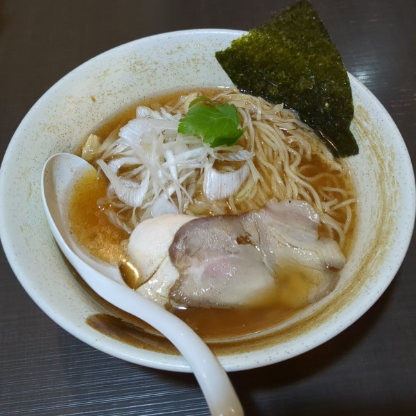 「京鰹節と比内地鶏中華そぱ」@濃厚鶏そば 麺屋武一 秋葉原店の写真