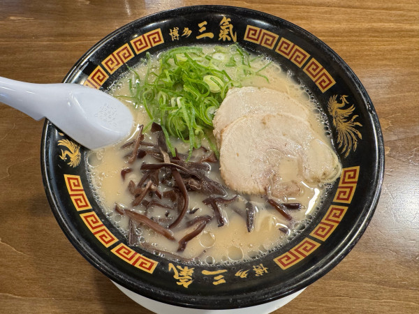「やる気ラーメン　750円」@博多三氣 福大通り片江店の写真