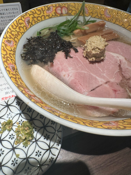 「国産牡蠣と3種の昆布の塩らー麺+〆の生姜ご飯＋青唐辛子」@塩生姜らー麺専門店MANNISHの写真