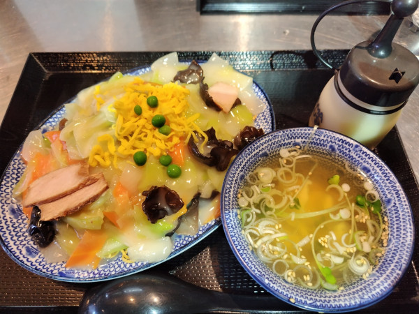 「あんかけ焼そば　並　※スープ＆ 酢からし付き」@ますます 材木町店の写真