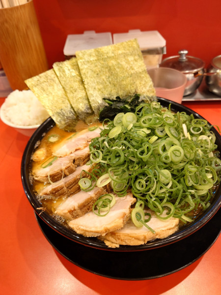 「九条ねぎラーメン大  煮豚✖️2 ライス✖️3」@横浜家系ラーメン 大輝家の写真
