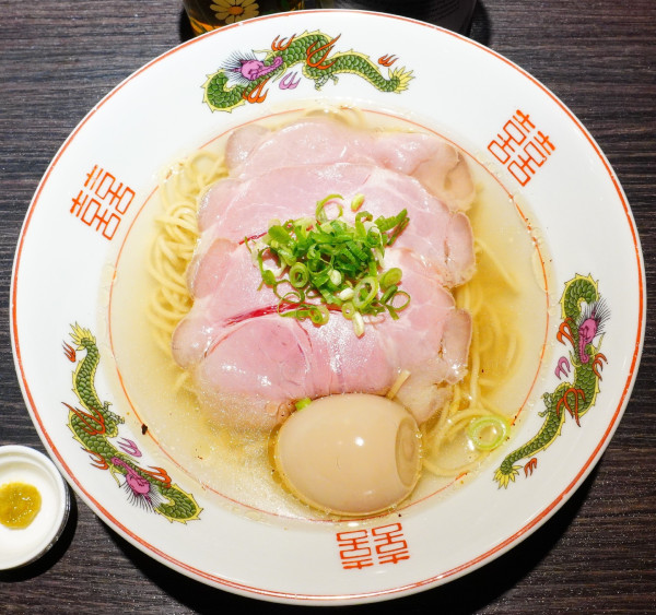 「塩かけそば＋低温チャーシュー＋田中農場の味玉＋ビンビール」@中華そば 十目一八食堂の写真