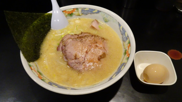 「みそチャーシューめん（1,300円）＋味玉（100円）＋替玉」@らーめん 暁の写真
