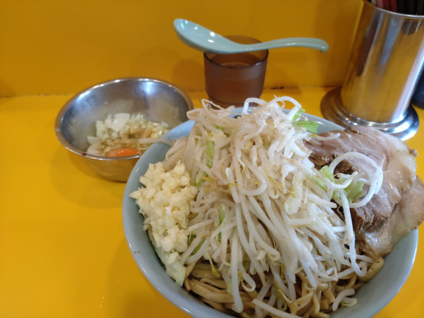 「ドクロ　玉ねぎたまご　ニンニク」@ラーメン二郎 八王子野猿街道店2の写真