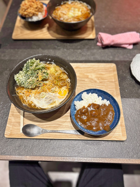 「そば定食＋春菊天＋生卵」@文殊 大手町店の写真