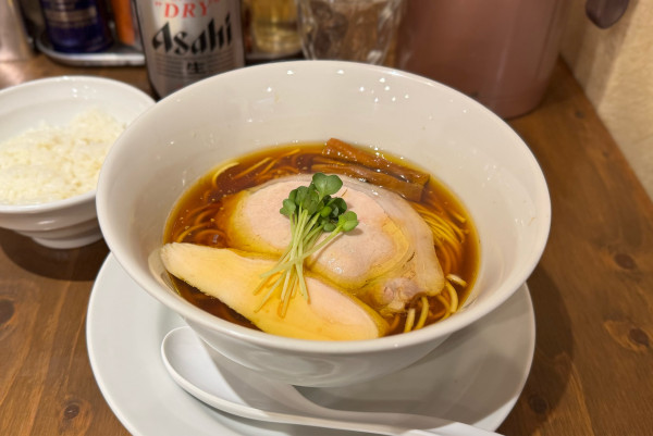 「らーめん（醤油）¥1100、小ライス¥100」@麺屋鈴春の写真