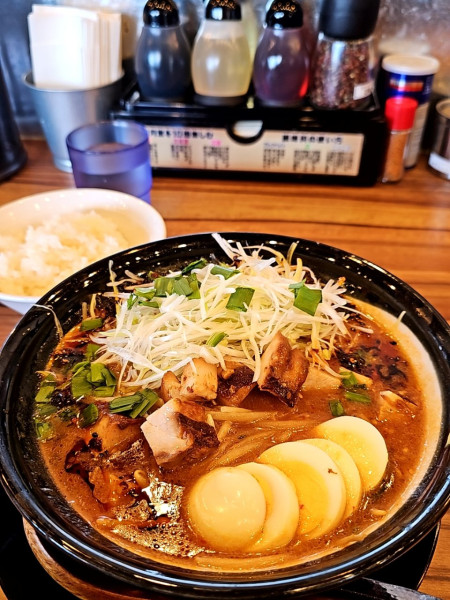 「辛辛味噌ラーメンと🍚」@味噌ラーメン専門店 日月堂 大宮吉野町店の写真