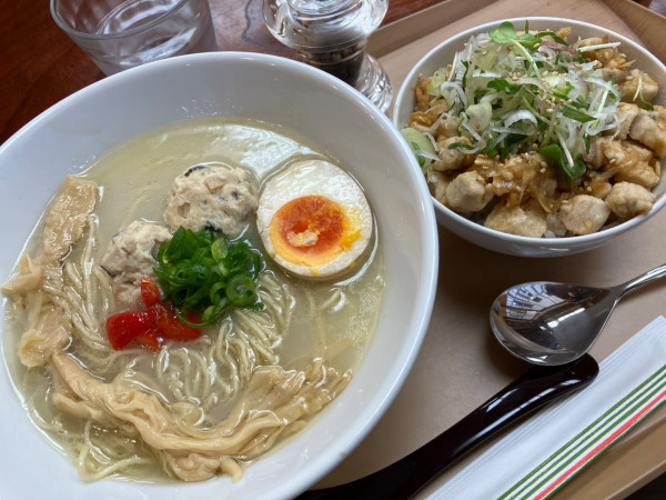 「軍鶏ラーメン」@cafe WILD CHICKENの写真