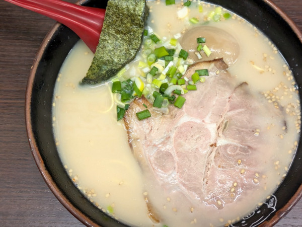 「博多ラーメン＋味玉」@博多ラーメン 長浜や 青物横丁店の写真