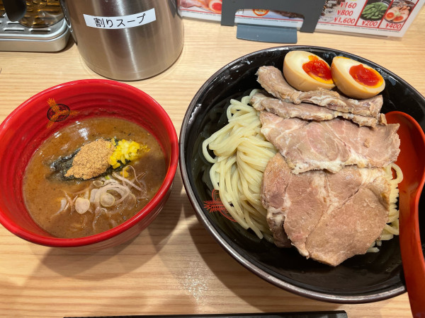 「特濃つけ麺（大盛）玉子チャーシュートッピング」@つけ麺専門店 三田製麺所 水道橋東口店の写真