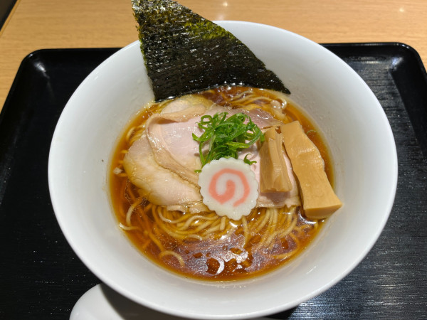 「【四つ葉】手火山式鰹節と伊吹いりこの中華そば(醤油)」@#新宿地下ラーメンの写真