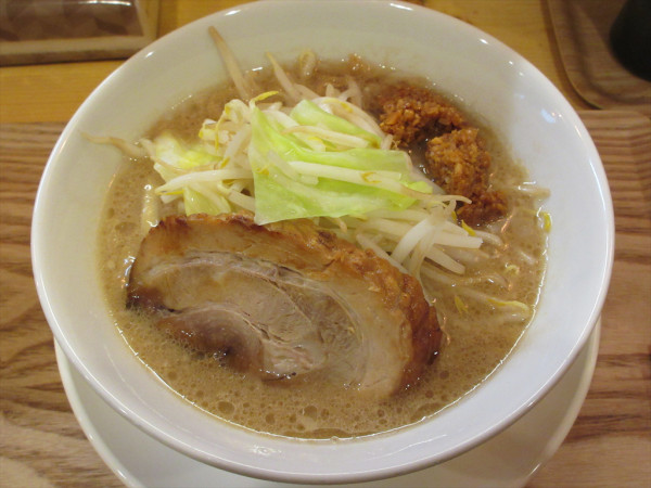 「らーめん150g（900円）」@豚ギャングの写真