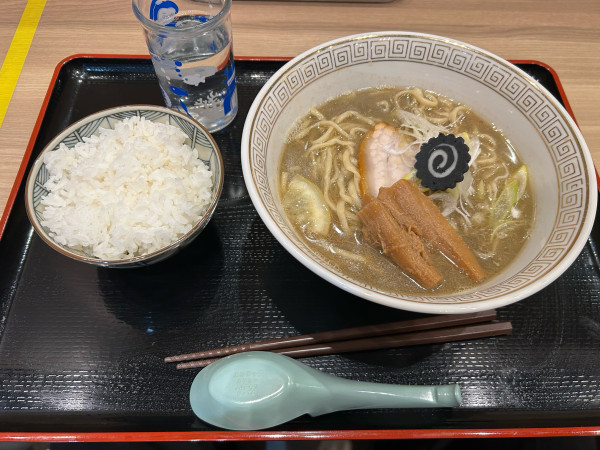 「青森弘前中華そば、ライス」@弘前煮干し中華そばスタンド ニボる?の写真