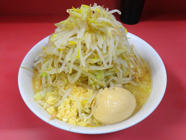 「ラーメン（1000円）＋味つけタマゴ（100円）野菜ニンニク」@ラーメン二郎 ひばりヶ丘駅前店の写真