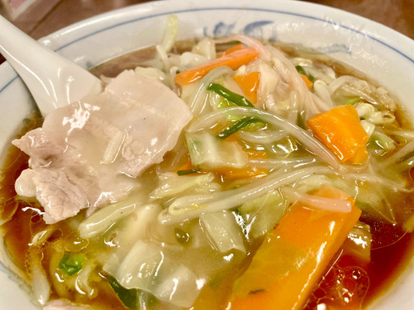 「サッポロ赤星大瓶他＋ネギ肉イタメ＋シューマイ→サンマーメン」@三ちゃん食堂の写真