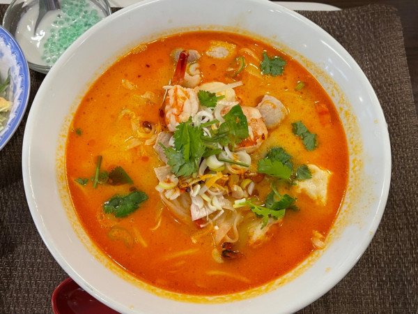 「トムヤムラーメン」@サワデーすみ芳 国際センター南店の写真