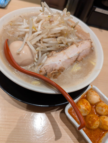 「味噌ラーメン・味玉＆チンピラ玉子増し」@味噌麺処 花道庵 川崎平間店の写真