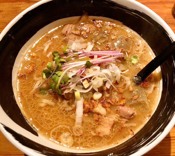 「季節限定麺　冬麺　豚牛モツ煮そば　900円」@麺場 浜虎 横浜店の写真