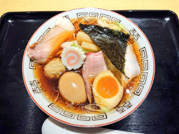 「【四つ葉】特製東京クラシック醤油」@#新宿地下ラーメンの写真