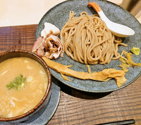 「濃厚鶏つけ蕎麦300ｇ＋替玉①煮干油」@Idouji 我孫子店の写真