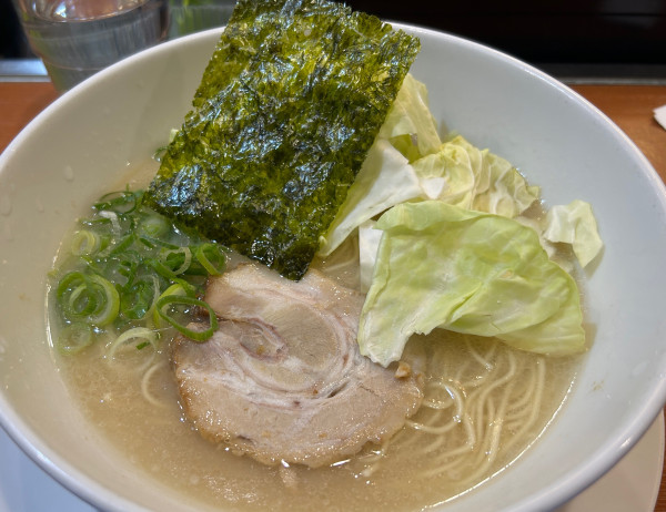 「らーめん＋替玉（ねぎ）」@ぶたの旨味らーめん とんくるの写真