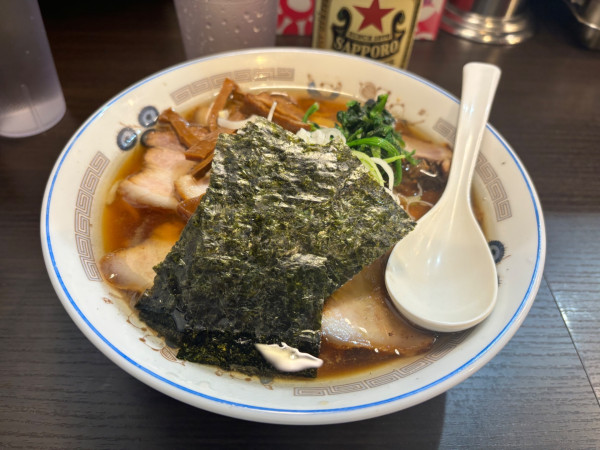 「サッポロ赤星中瓶〜チャーシューメン」@えーちゃん食堂の写真