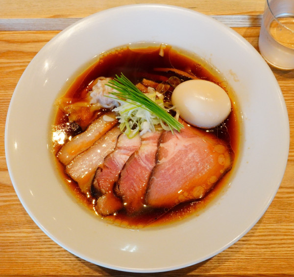 「特製 中華蕎麦＜醤油＞（手もみ麺）」@宍道湖しじみ中華蕎麦 琥珀 東京本店の写真