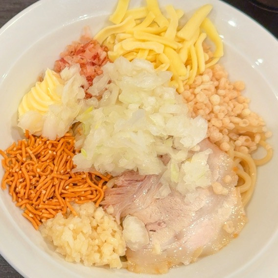 「【限定】ジャンクまぜそ¥500＋餃包¥250＋半ライス¥50」@ラーメン・餃子 250の写真
