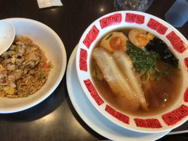 「味玉バーミャンラーメンと半チャーハン」@バーミヤン 足立加賀店の写真