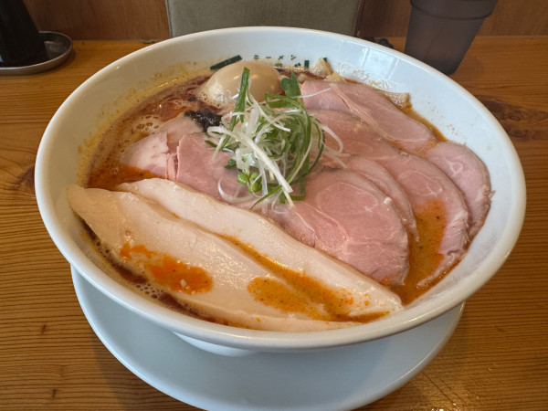 「全部のせ酸香辣そば」@ラーメン イロドリの写真