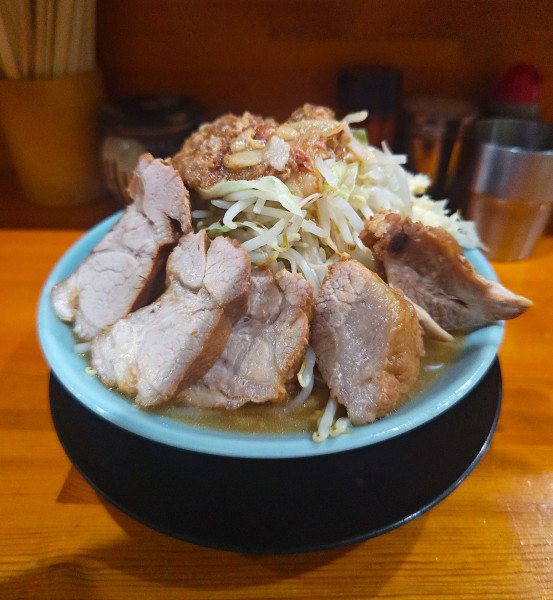 「チャーシュー麺並（豚4枚）￥1,100／全マシ」@ラーメン 盛太郎 神保町店の写真