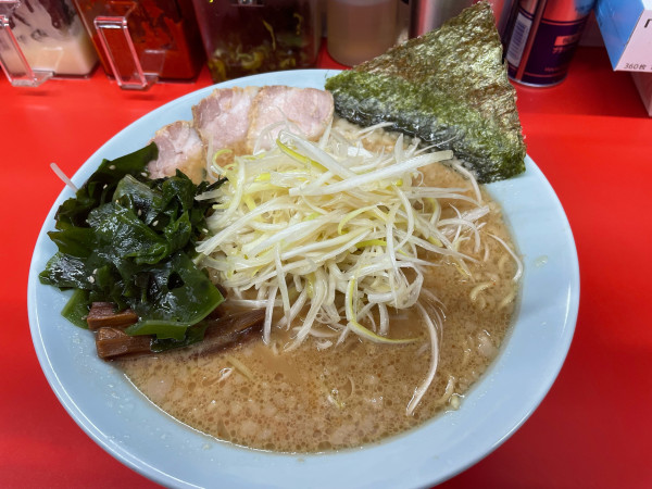「味噌ラーメン¥850、ワカメ¥100 ネギ¥150」@ラーメンショップ まるQの写真