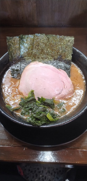 「ﾗｰﾒﾝ(並)+ﾗｲｽ(中)」@家系ラーメン ゆくる家の写真