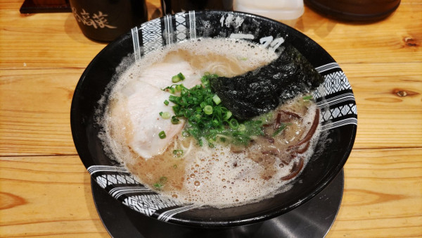 「ラーメン(レギュラー)¥950」@博多一双 新横浜ラーメン博物館店の写真