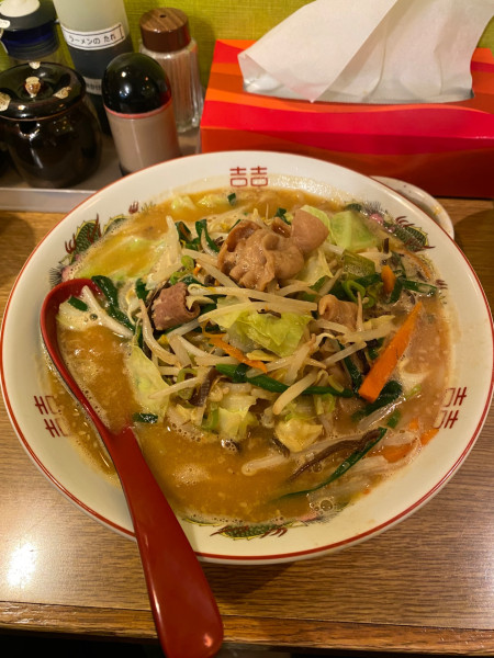 「ピリ辛もつ味増ラーメン」@麺の章 九州 とりとんの写真
