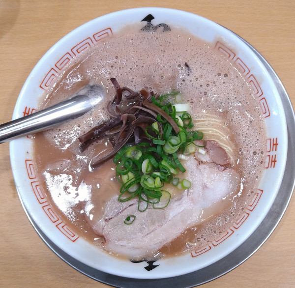 「ラーメン(普通)＋半替玉(バリカタ)」@博多ラーメン 和の写真
