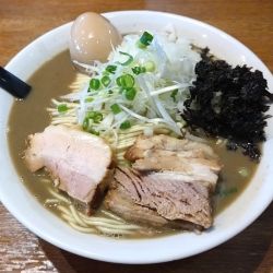 濃厚煮干しそば　大盛り　（玉葱、味玉TP）