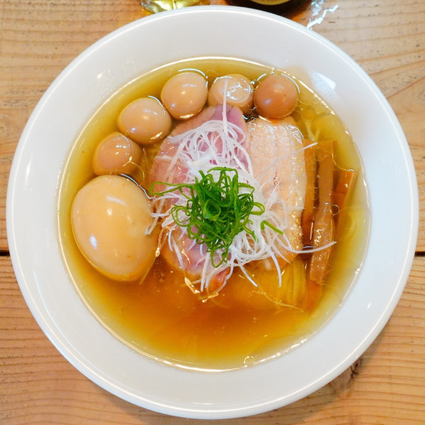 「味玉鶏ソバ潮＋うずらの味玉＋サッポロラガービール」@The Noodles & Saloon Kiriyaの写真