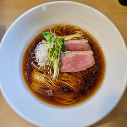 淡麗鴨中華そば　醤油（980円）＋炙り鴨チャーシュー丼（370円）＋鴨和え玉　黒（370円）