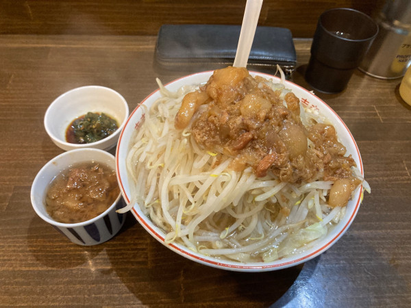 「ラーメン（豚抜き）+麺増し+青唐辛子1060円」@男気らーめんアカギ 新田木崎店の写真