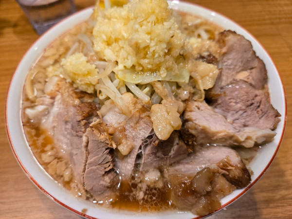 「カネシ醤油味チャーシュー麺(ニンニク)」@THE魚郎の写真