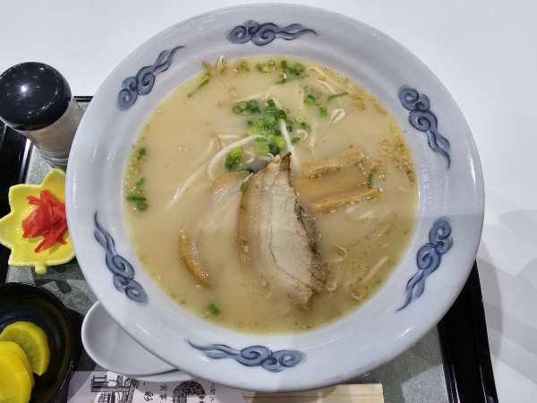 「自然薯ラーメン（とんこつ）　900円」@御食事処 彩里の写真