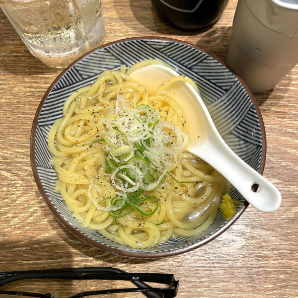 「あごだしラーメン（ハーフ）」@神田屋 暁 ウィングキッチン京急鶴見店の写真