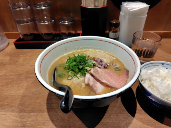 「濃厚鶏白湯そば(醤油)¥880」@らぁ麺 みつはの写真