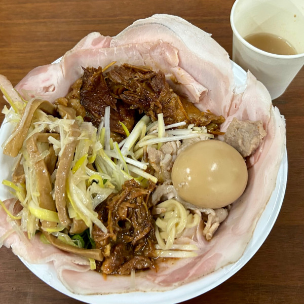 「牛骨うそだっぺ紫峰牛まぜそば３点盛（うそだっぺー×喜元門）」@第2回ラーメン万博2024 in TSUCHIURAの写真