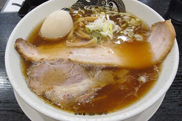 「醤油らーめん大判チャーシュー　1,130円他」@食堂 はせ川の写真